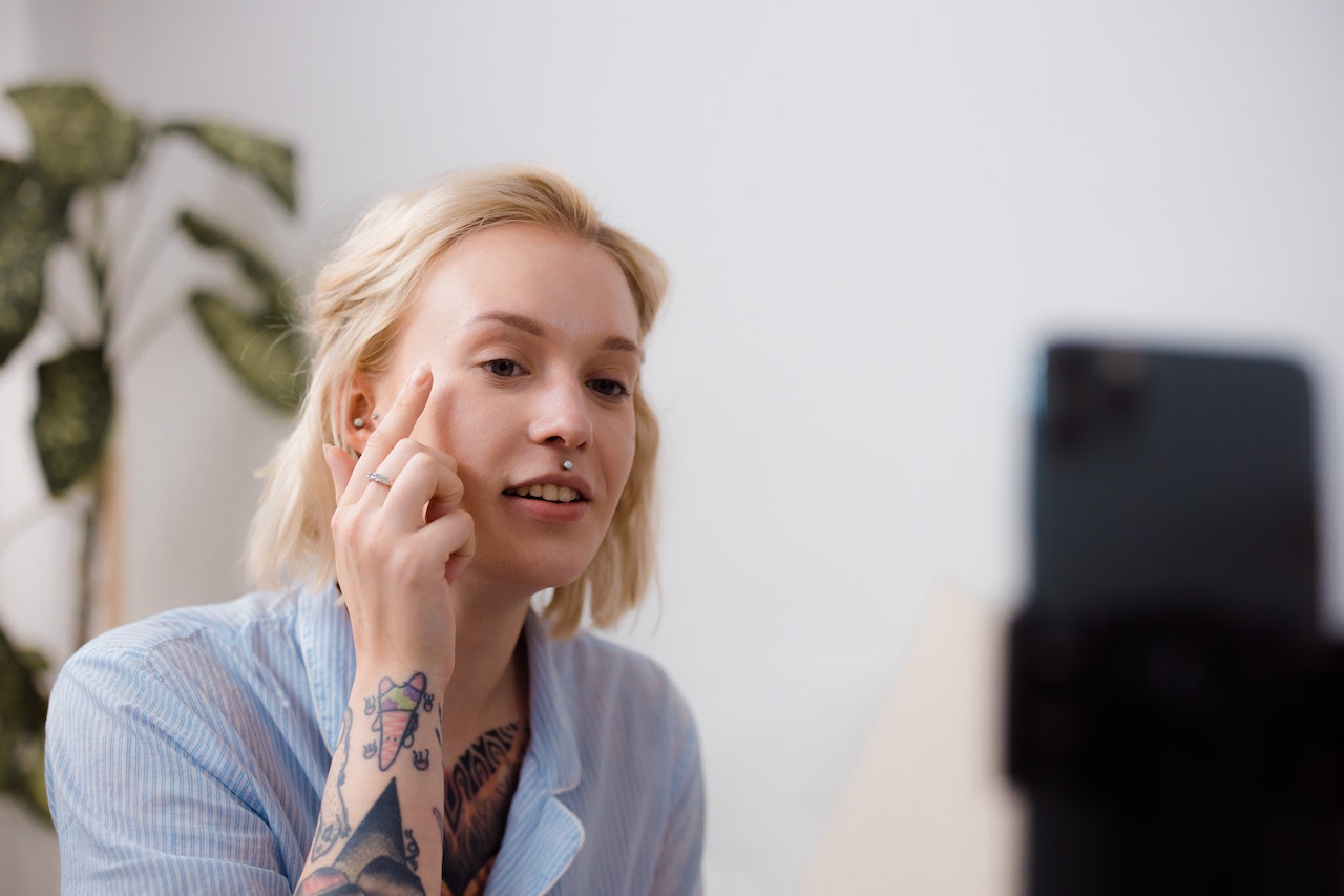 Being a beauty influencer 6 minute English