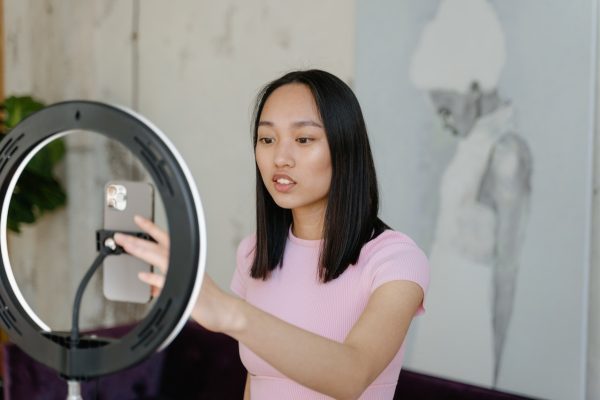 Ela TikTok Influencer Digital Letra