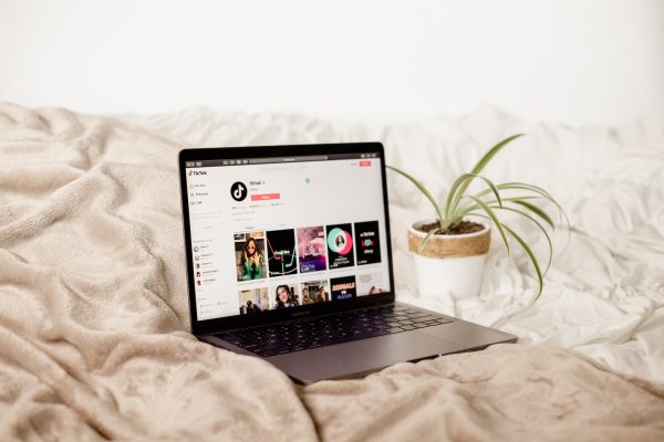 Ela TikTok Influencer Digital Letra